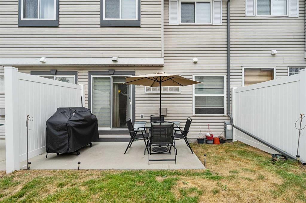 160 Millview Green Sw, Calgary, AB - Outdoor With Exterior