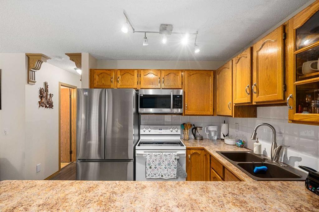 160 Millview Green Sw, Calgary, AB - Indoor Photo Showing Kitchen With Double Sink