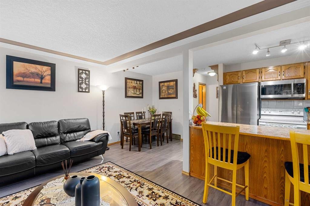 160 Millview Green Sw, Calgary, AB - Indoor Photo Showing Living Room