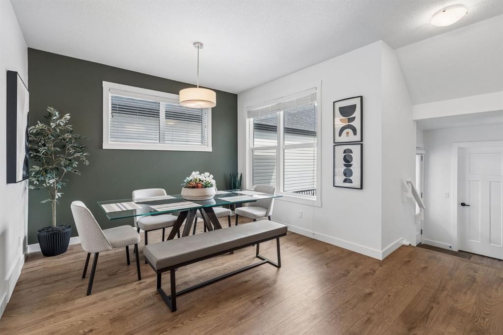 125 Rochester Way Nw, Calgary, AB - Indoor Photo Showing Dining Room