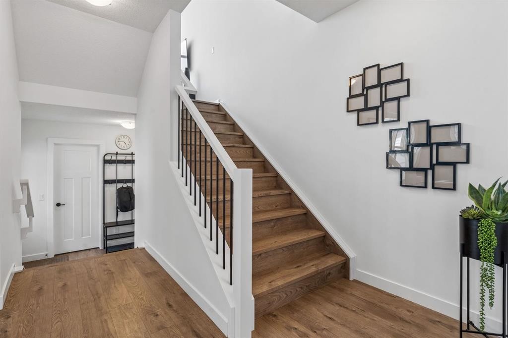 125 Rochester Way Nw, Calgary, AB - Indoor Photo Showing Other Room