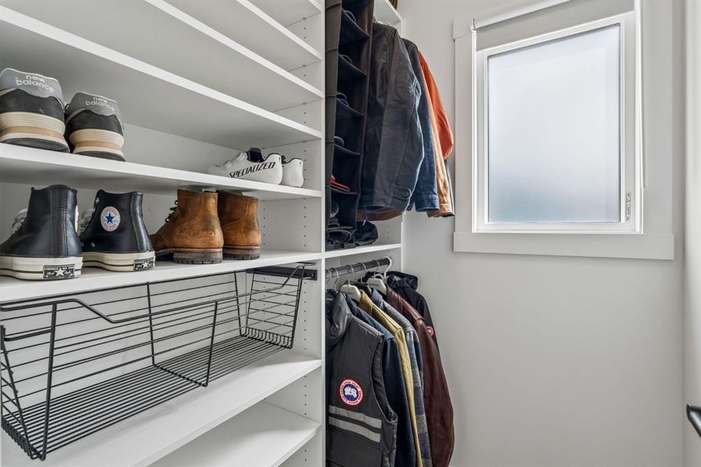 125 Rochester Way Nw, Calgary, AB - Indoor With Storage