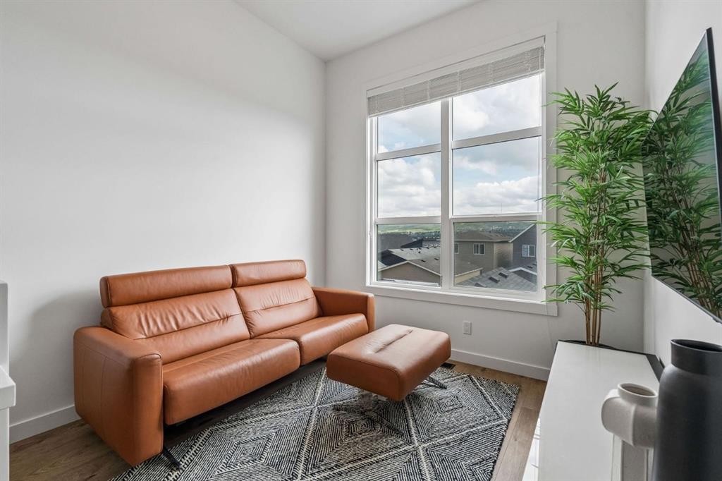 125 Rochester Way Nw, Calgary, AB - Indoor Photo Showing Living Room