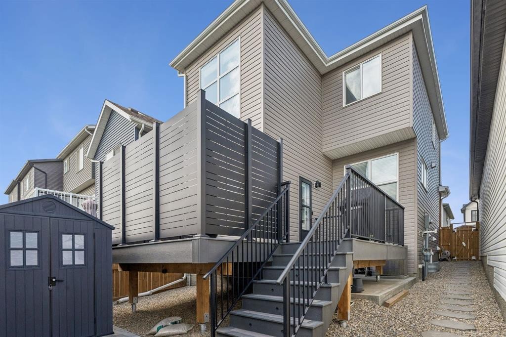 125 Rochester Way Nw, Calgary, AB - Outdoor With Exterior