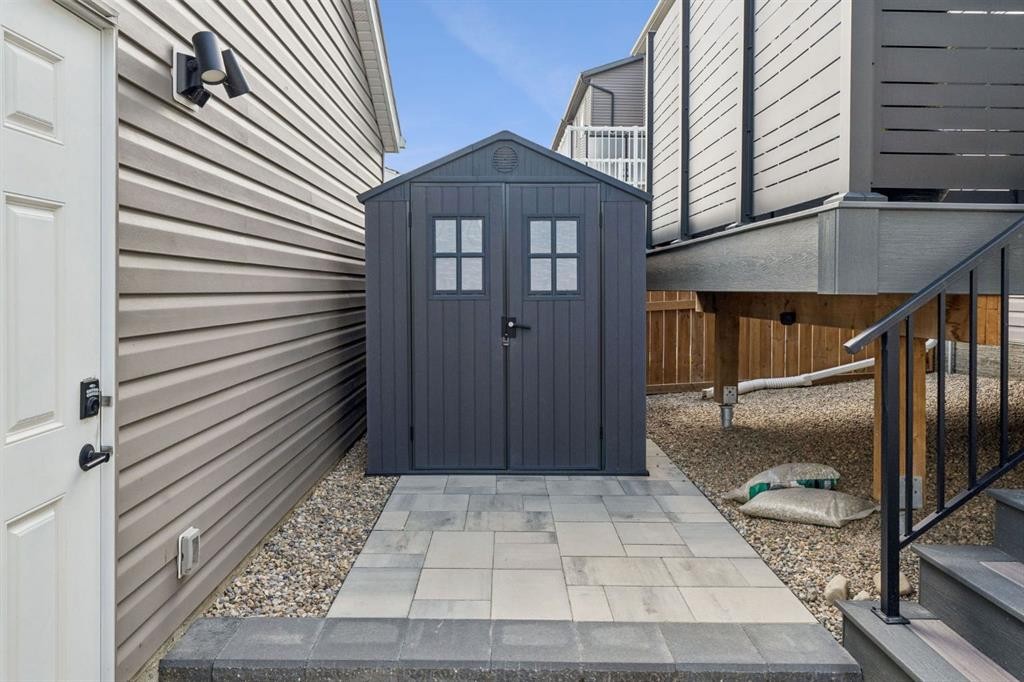 125 Rochester Way Nw, Calgary, AB - Outdoor With Exterior