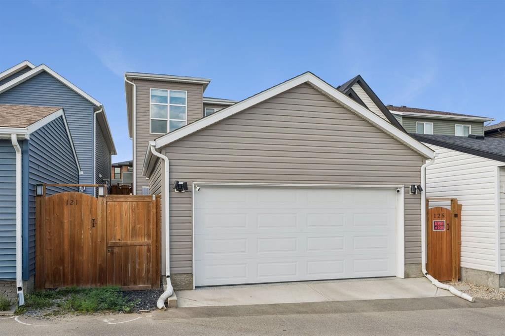 125 Rochester Way Nw, Calgary, AB - Outdoor With Exterior