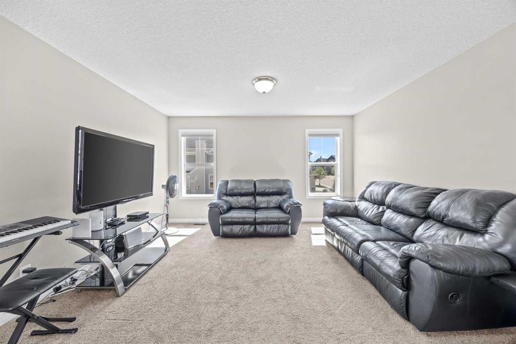 27 Mahogany Crescent Se, Calgary, AB - Indoor Photo Showing Other Room
