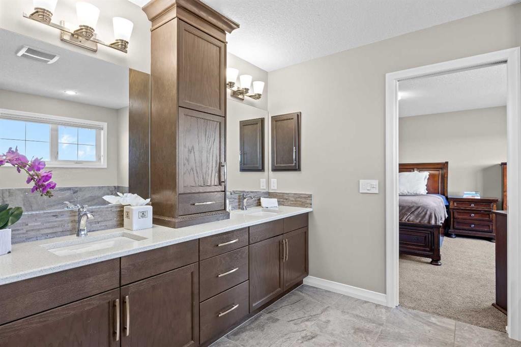 27 Mahogany Crescent Se, Calgary, AB - Indoor Photo Showing Bathroom