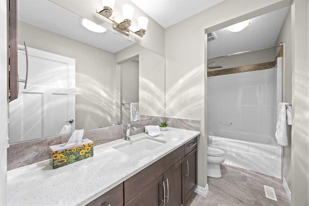 27 Mahogany Crescent Se, Calgary, AB - Indoor Photo Showing Bathroom