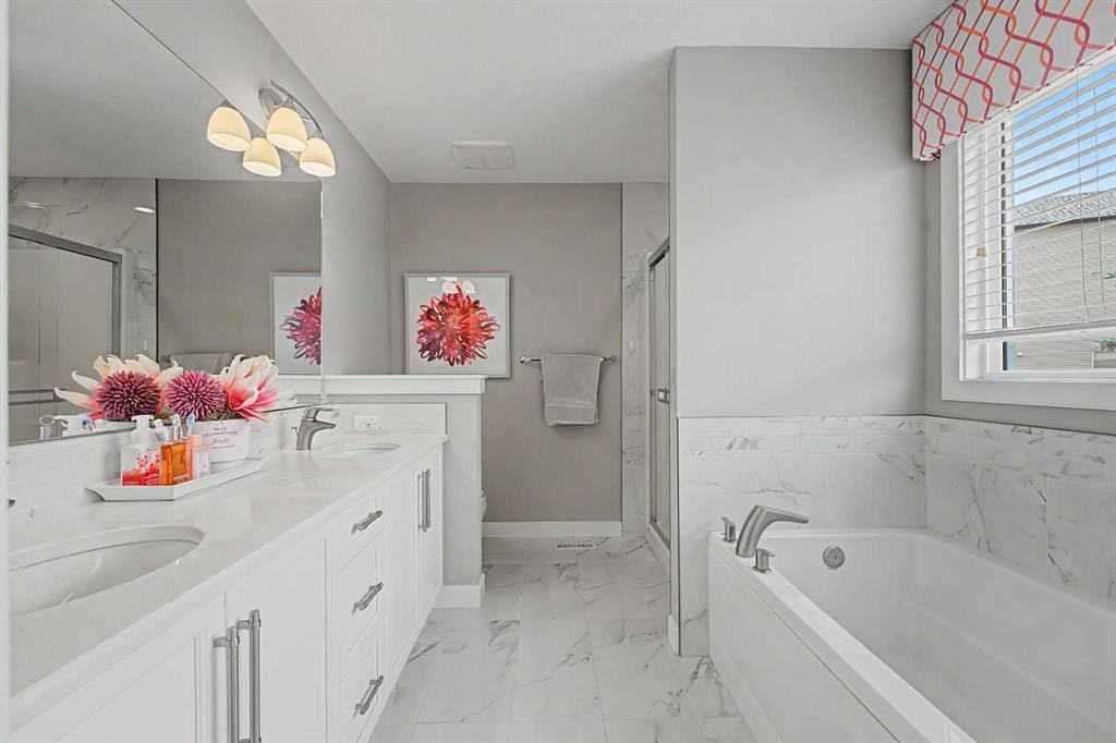 605 Nolan Hill Boulevard Nw, Calgary, AB - Indoor Photo Showing Bathroom