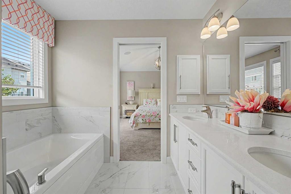 605 Nolan Hill Boulevard Nw, Calgary, AB - Indoor Photo Showing Bathroom