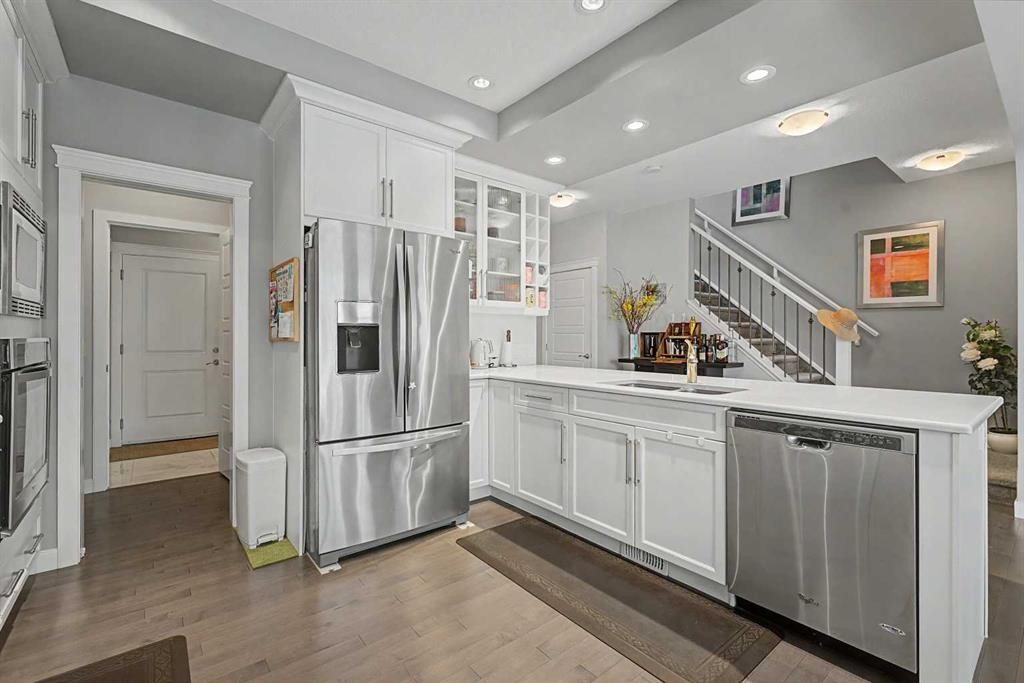 605 Nolan Hill Boulevard Nw, Calgary, AB - Indoor Photo Showing Kitchen With Double Sink