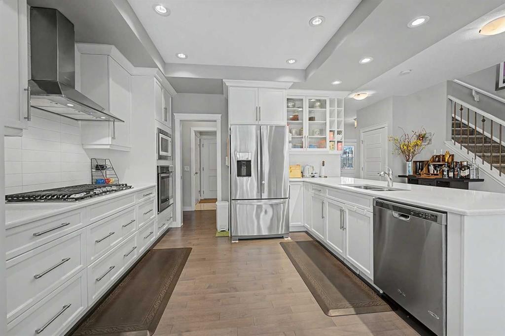 605 Nolan Hill Boulevard Nw, Calgary, AB - Indoor Photo Showing Kitchen With Upgraded Kitchen