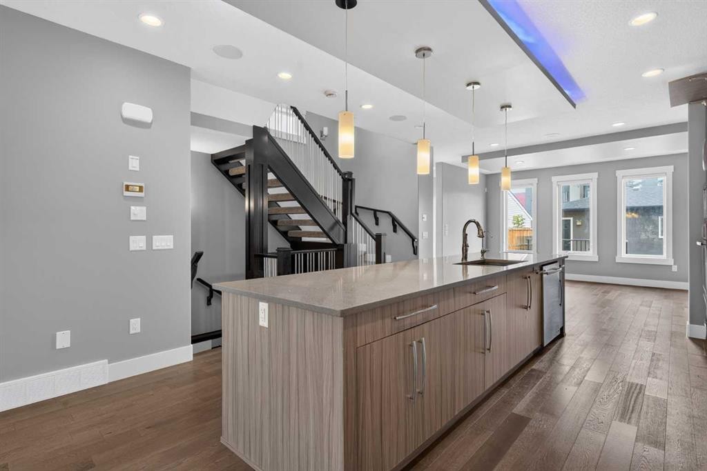 3318 Centre B Street Nw, Calgary, AB - Indoor Photo Showing Kitchen With Upgraded Kitchen