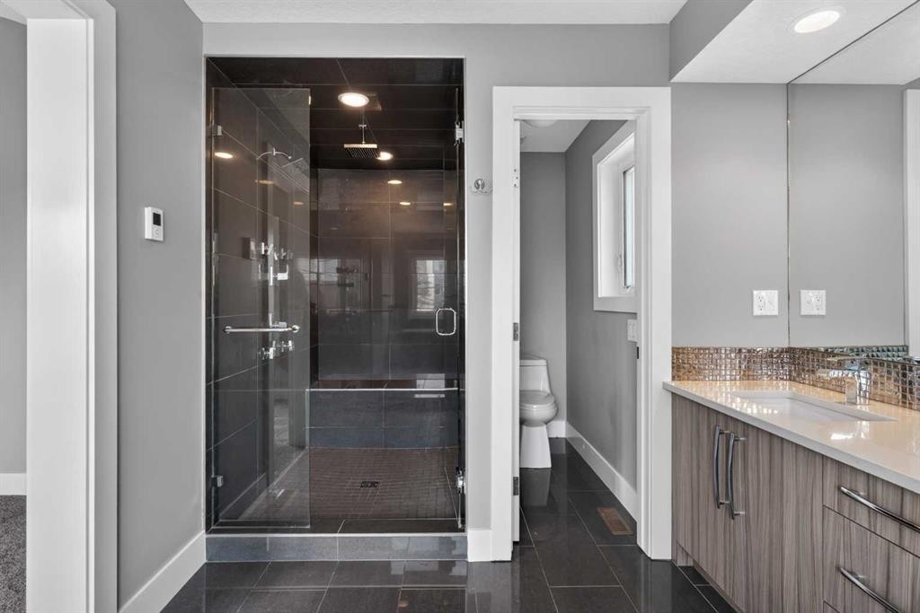 3318 Centre B Street Nw, Calgary, AB - Indoor Photo Showing Bathroom