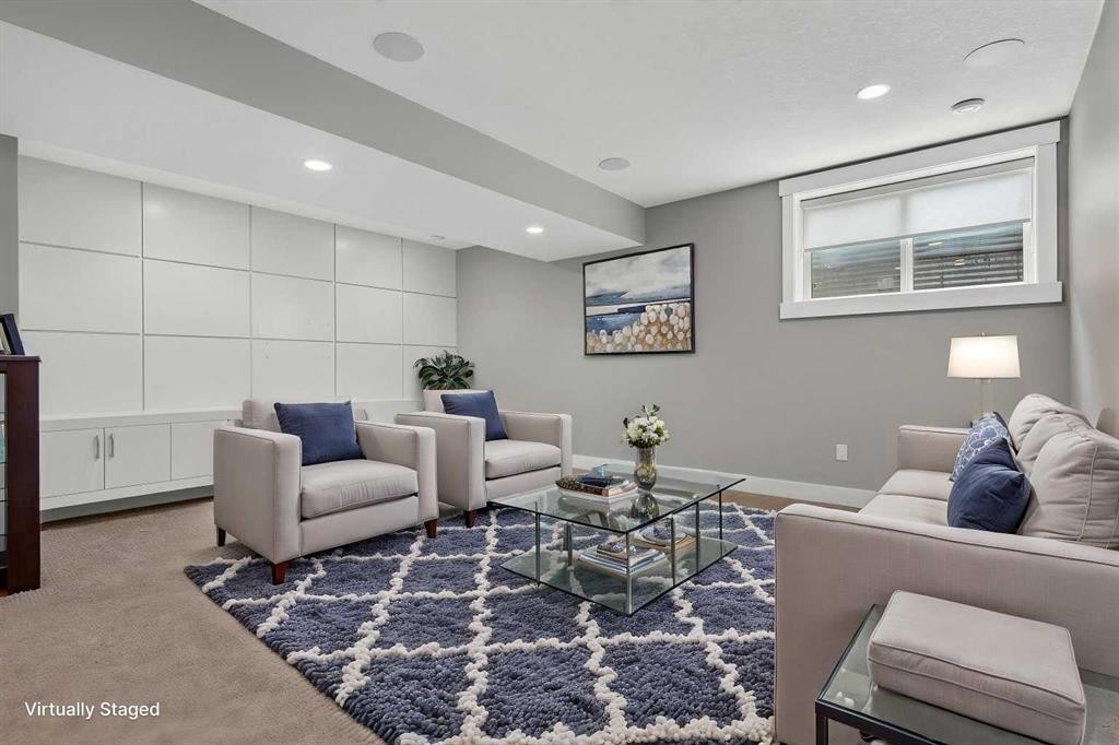 3318 Centre B Street Nw, Calgary, AB - Indoor Photo Showing Living Room