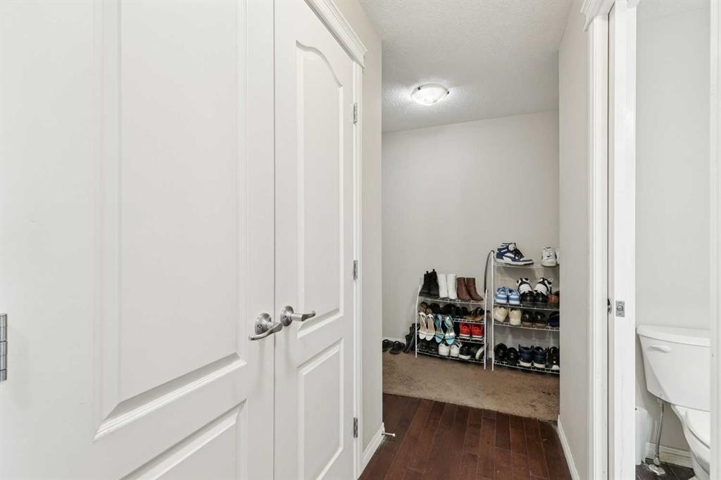 92 Cougar Ridge Close Sw, Calgary, AB - Indoor Photo Showing Other Room