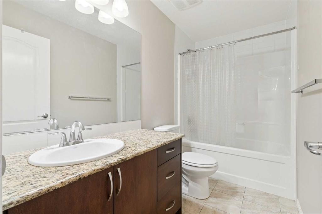 92 Cougar Ridge Close Sw, Calgary, AB - Indoor Photo Showing Bathroom