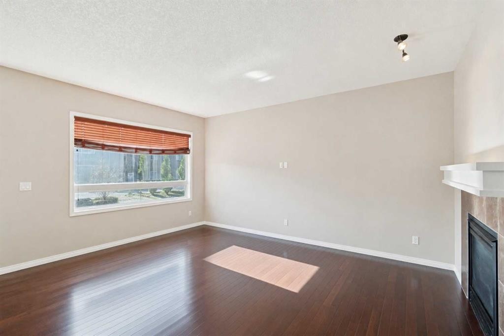 92 Cougar Ridge Close Sw, Calgary, AB - Indoor Photo Showing Kitchen