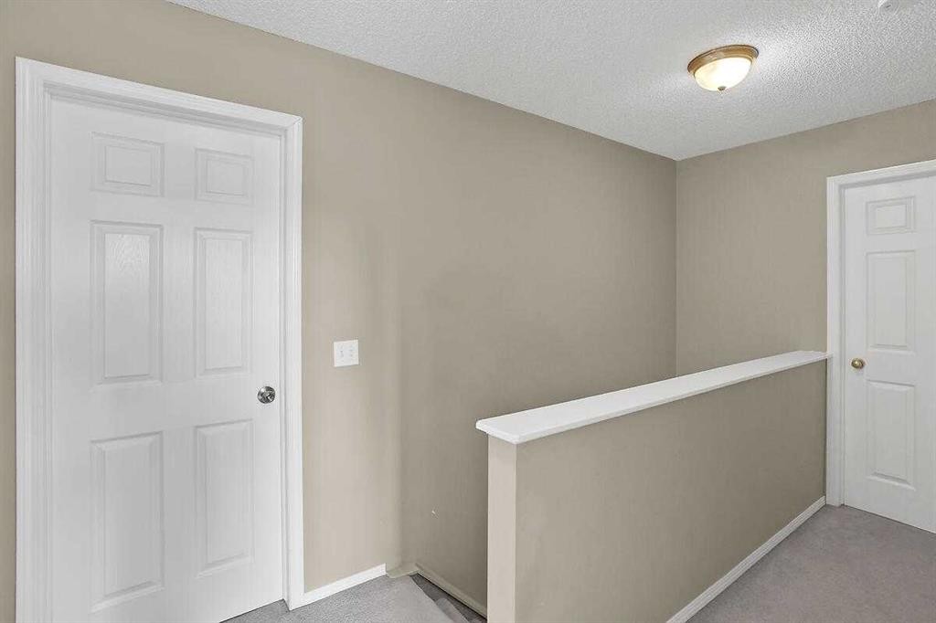 706 Everridge Drive Sw, Calgary, AB - Indoor Photo Showing Other Room