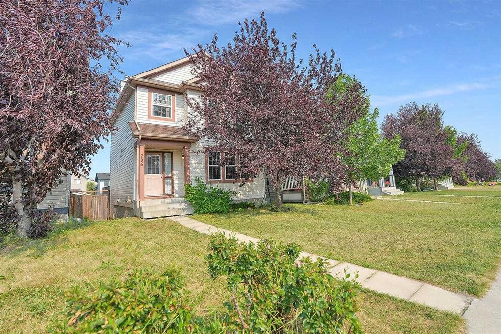 706 Everridge Drive Sw, Calgary, AB - Outdoor