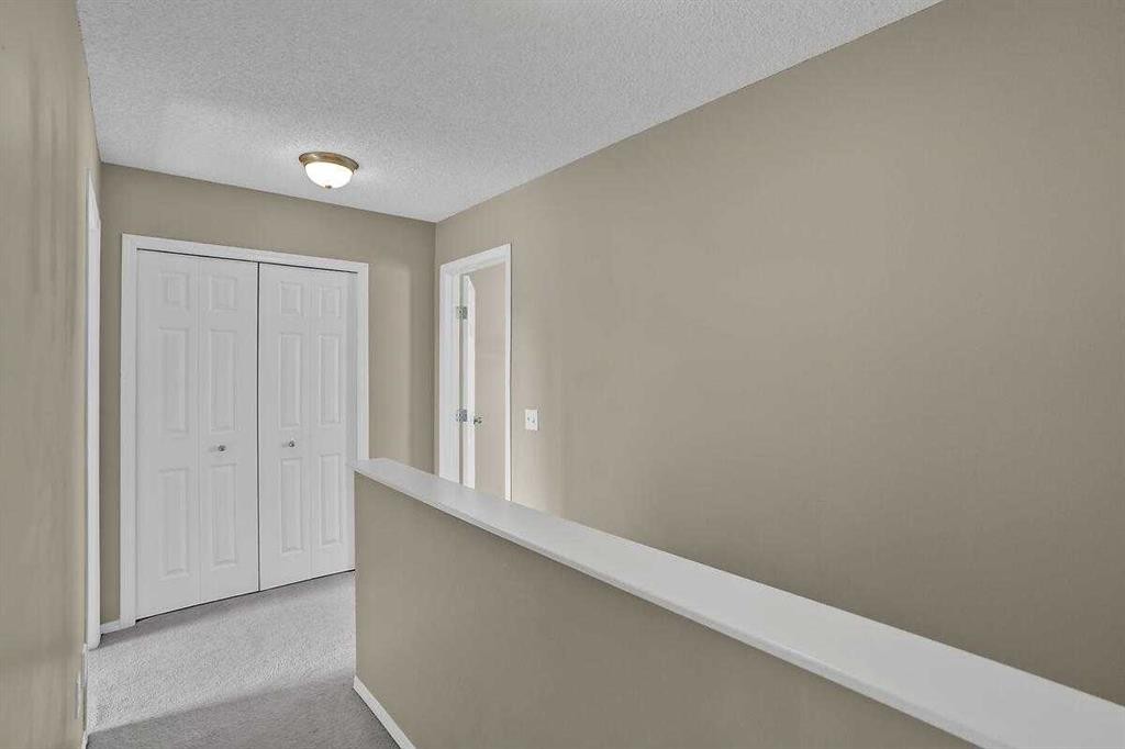 706 Everridge Drive Sw, Calgary, AB - Indoor Photo Showing Other Room