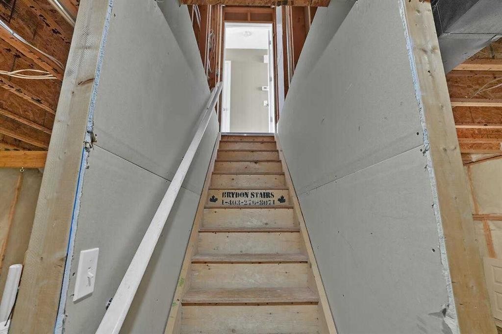 706 Everridge Drive Sw, Calgary, AB - Indoor Photo Showing Other Room