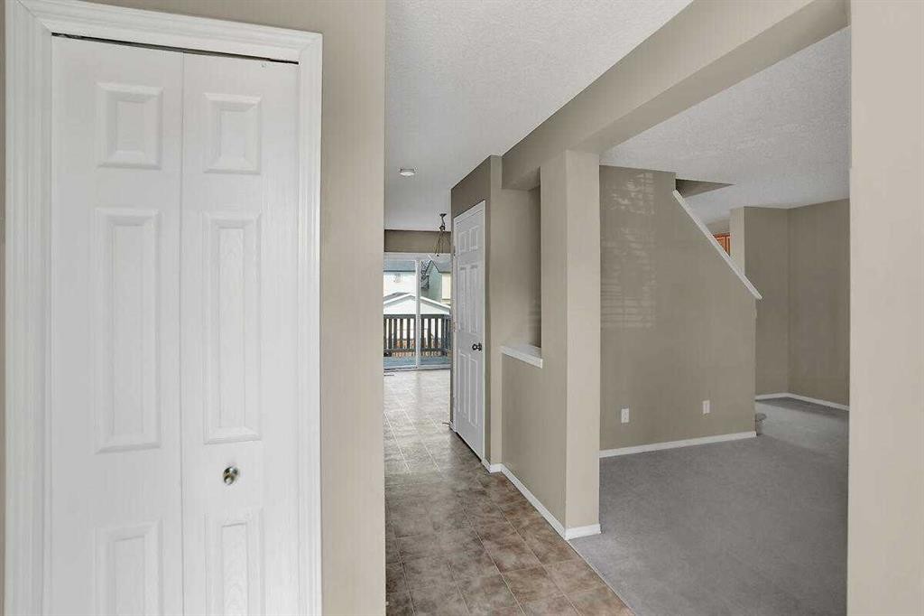 706 Everridge Drive Sw, Calgary, AB - Indoor Photo Showing Other Room