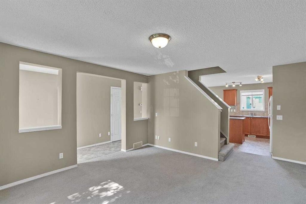706 Everridge Drive Sw, Calgary, AB - Indoor Photo Showing Other Room