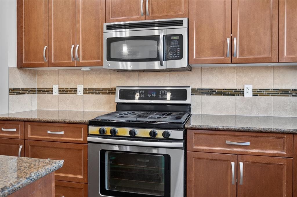 22 Panora Road Nw, Calgary, AB - Indoor Photo Showing Kitchen