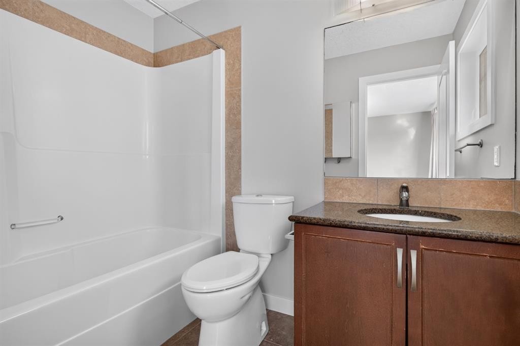 22 Panora Road Nw, Calgary, AB - Indoor Photo Showing Bathroom
