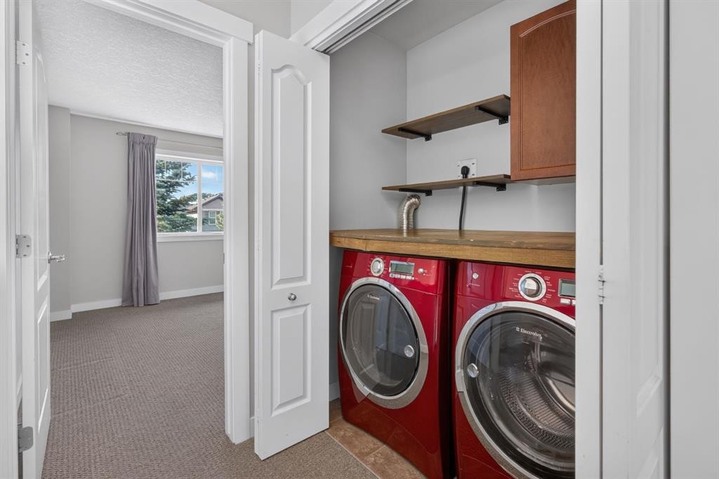 22 Panora Road Nw, Calgary, AB - Indoor Photo Showing Laundry Room
