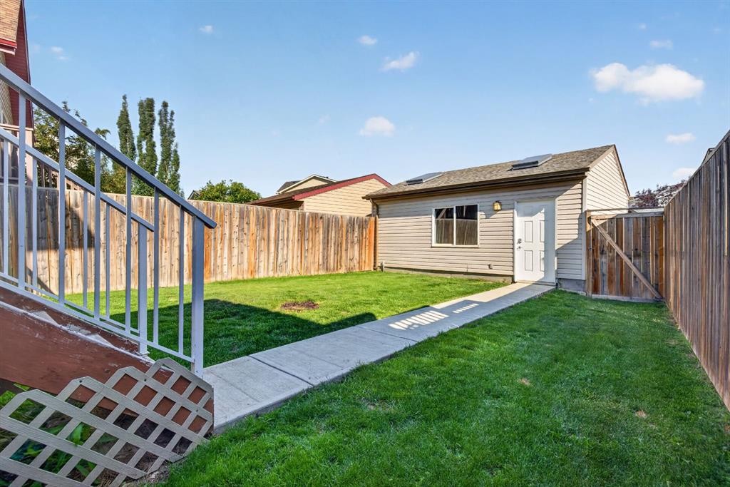 22 Panora Road Nw, Calgary, AB - Outdoor