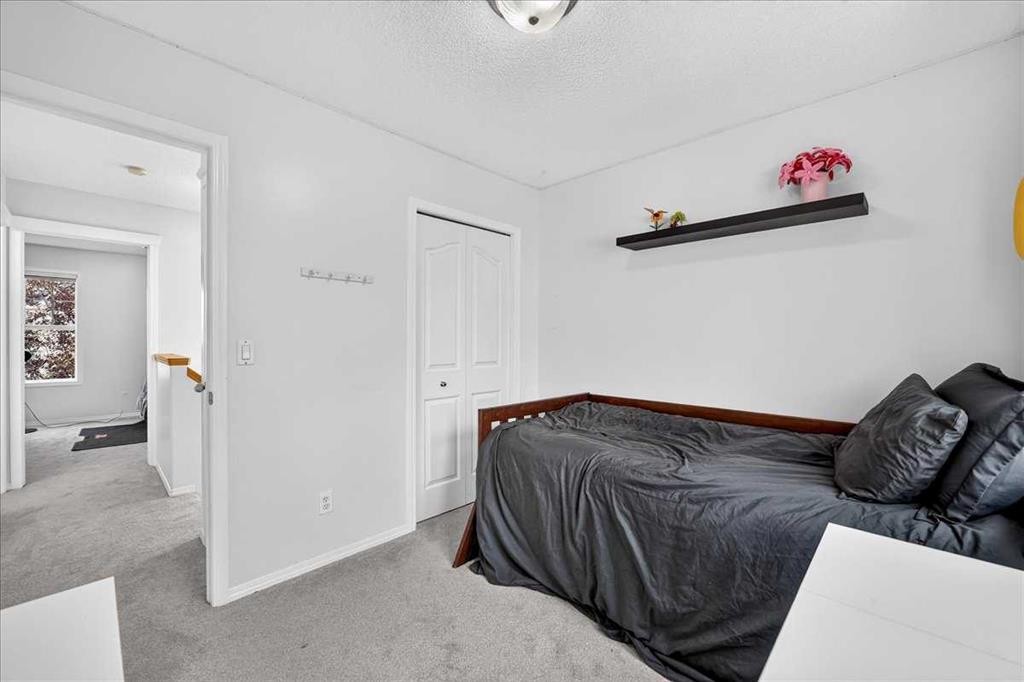 155 Tarington Green Ne, Calgary, AB - Indoor Photo Showing Bedroom