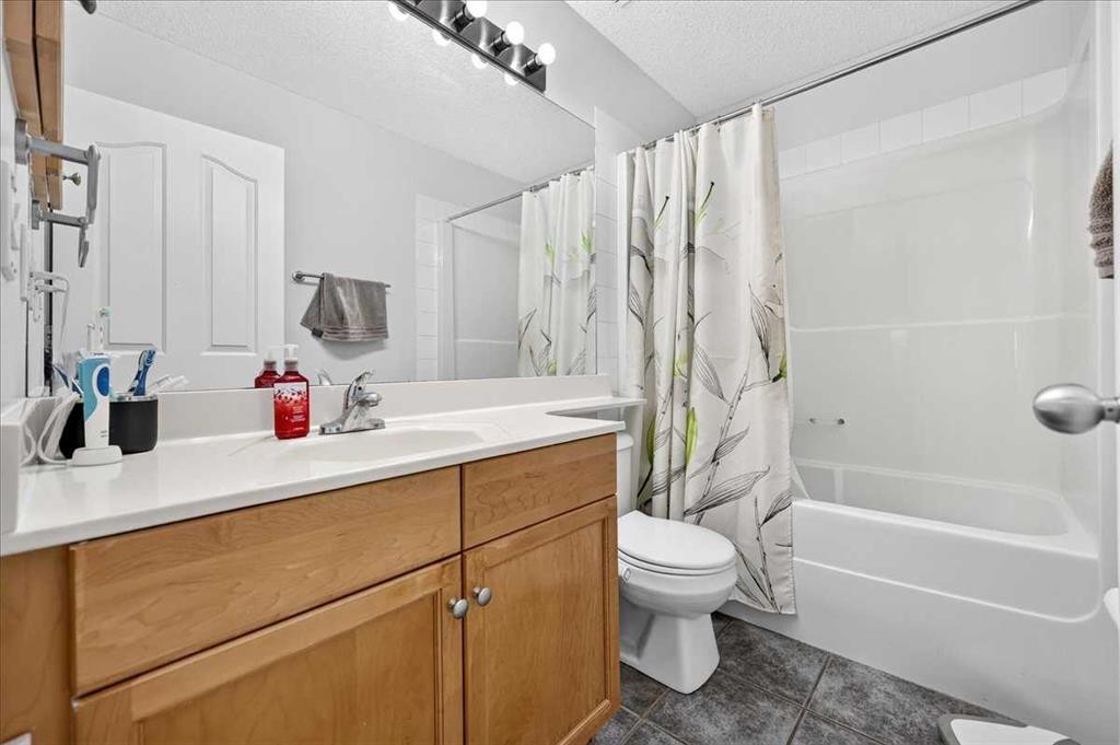155 Tarington Green Ne, Calgary, AB - Indoor Photo Showing Bathroom