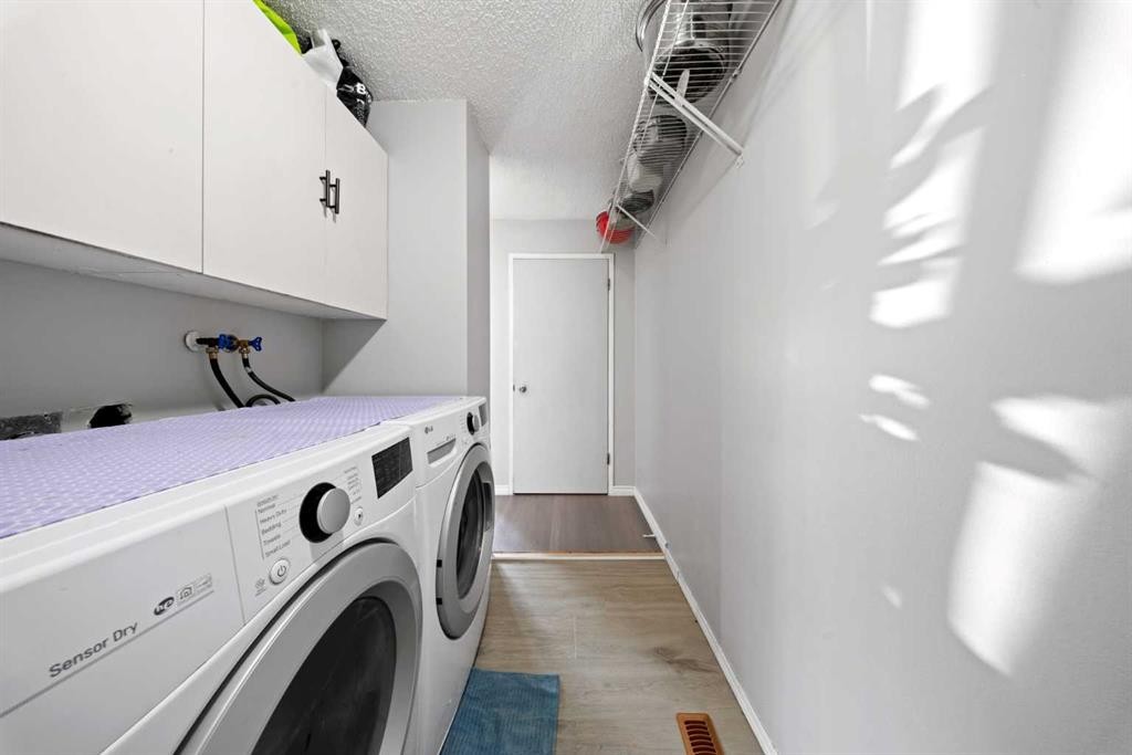 32 Shawmeadows Road Sw, Calgary, AB - Indoor Photo Showing Laundry Room