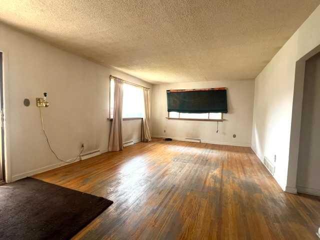 836 69 Avenue Sw, Calgary, AB - Indoor Photo Showing Living Room