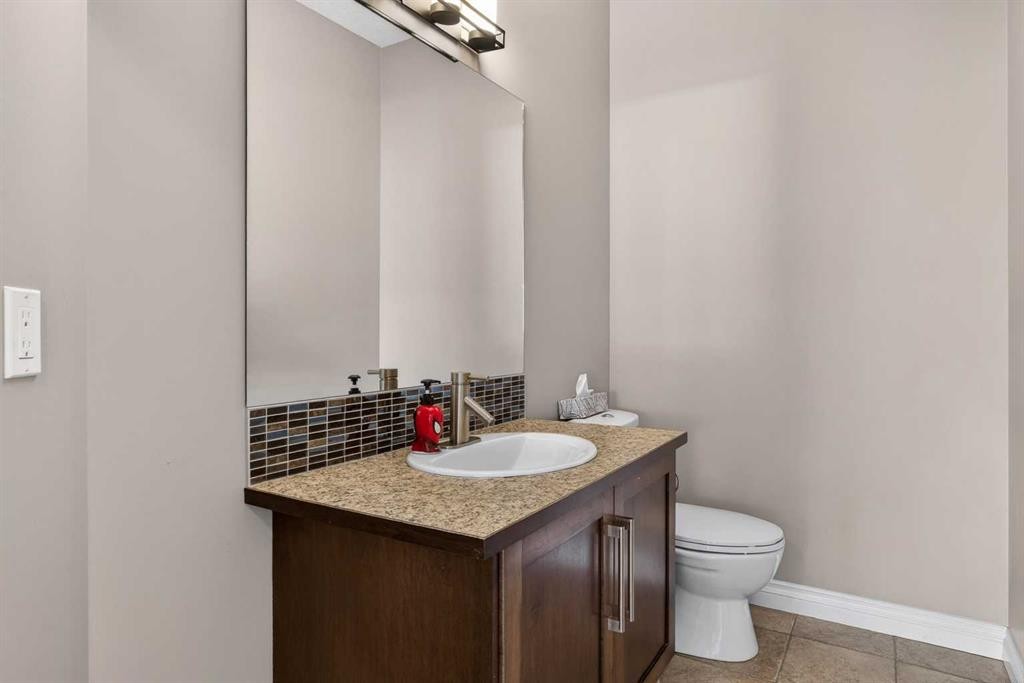 159 Sherwood Crescent Nw, Calgary, AB - Indoor Photo Showing Bathroom