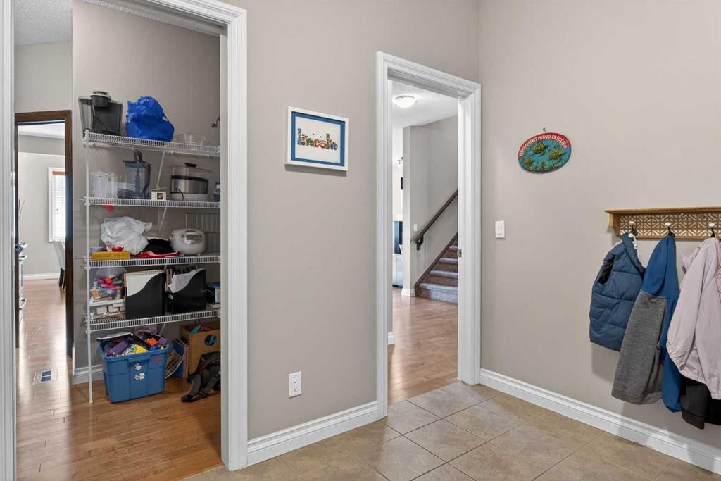 159 Sherwood Crescent Nw, Calgary, AB - Indoor Photo Showing Other Room