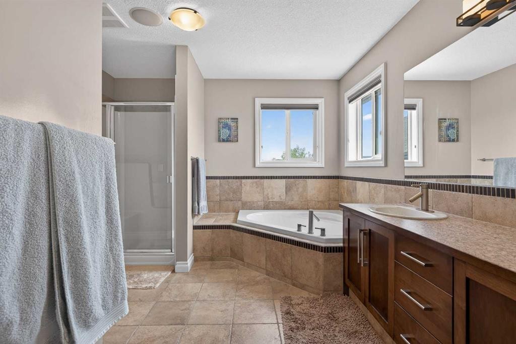 159 Sherwood Crescent Nw, Calgary, AB - Indoor Photo Showing Bathroom