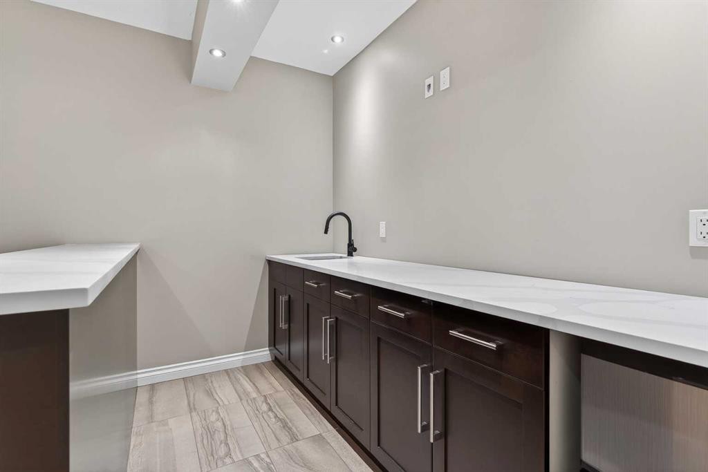 159 Sherwood Crescent Nw, Calgary, AB - Indoor Photo Showing Other Room