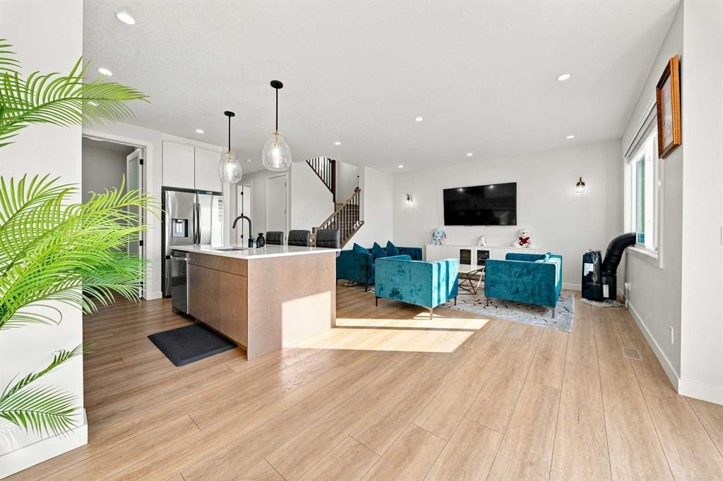 303 Cornerbrook Drive Ne, Calgary, AB - Indoor