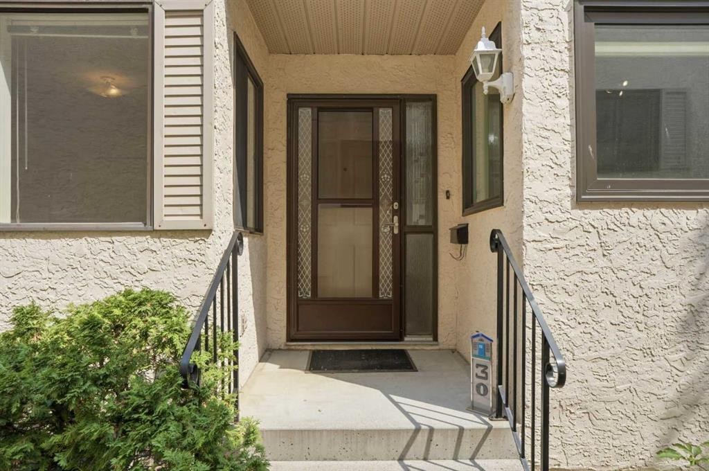 30 Sandarac Circle Nw, Calgary, AB - Outdoor