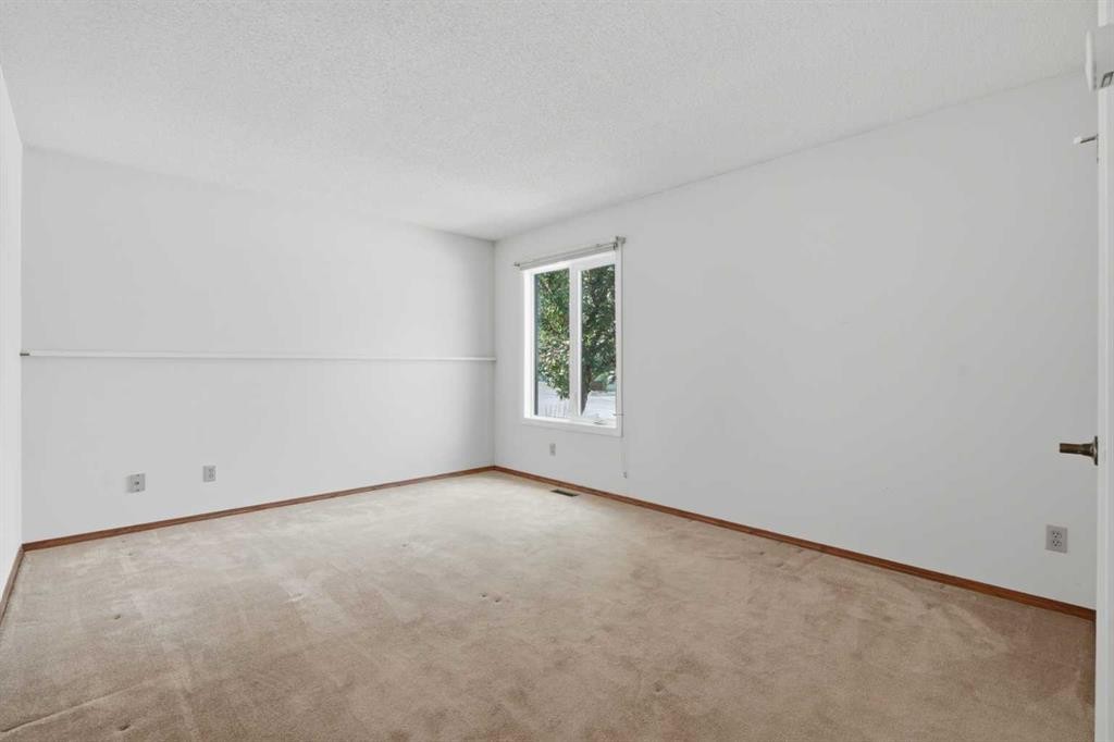 30 Sandarac Circle Nw, Calgary, AB - Indoor Photo Showing Other Room