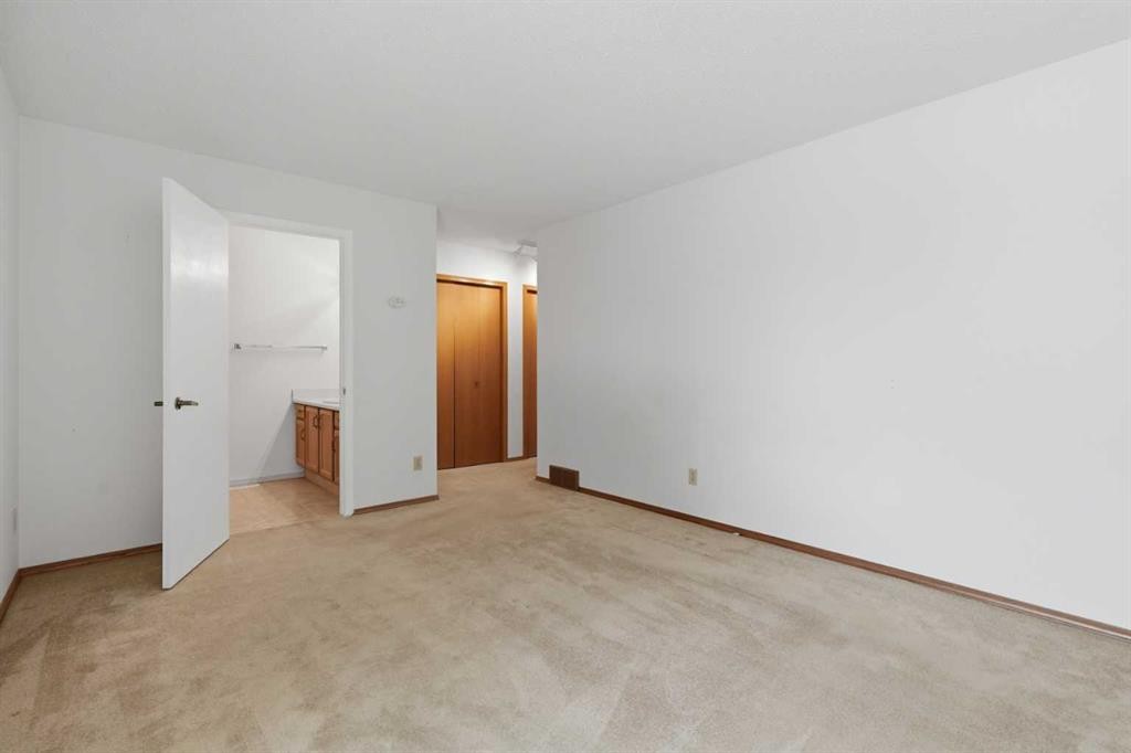 30 Sandarac Circle Nw, Calgary, AB - Indoor Photo Showing Other Room