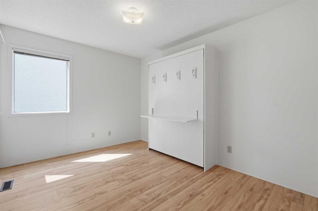 30 Sandarac Circle Nw, Calgary, AB - Indoor Photo Showing Other Room