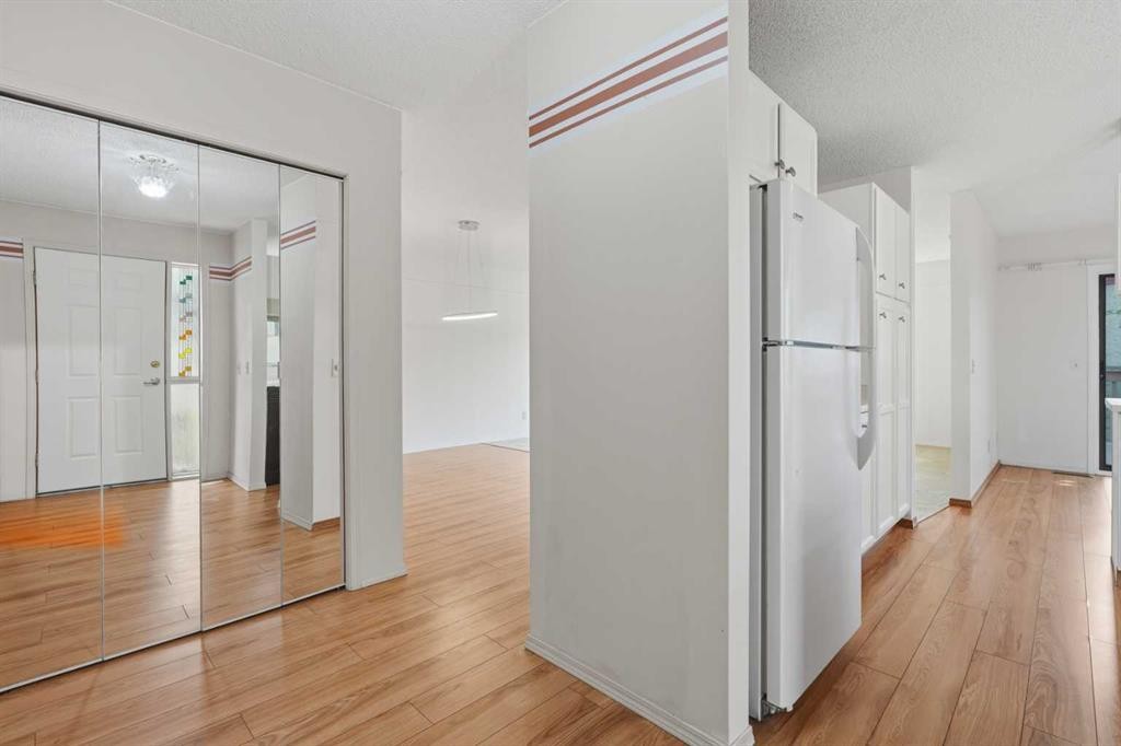 30 Sandarac Circle Nw, Calgary, AB - Indoor Photo Showing Other Room