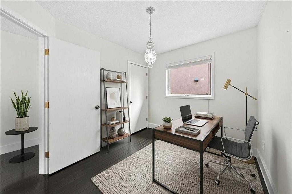 98 Hampstead Circle Nw, Calgary, AB - Indoor Photo Showing Office