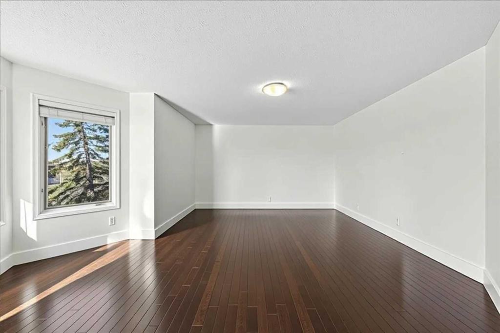 98 Hampstead Circle Nw, Calgary, AB - Indoor Photo Showing Other Room