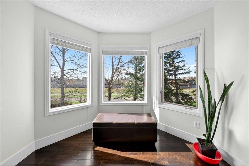 98 Hampstead Circle Nw, Calgary, AB - Indoor Photo Showing Other Room